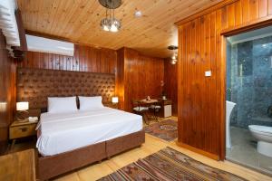Koupelna v ubytování Wonder Wood Hotel