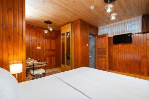 Postel nebo postele na pokoji v ubytování Wonder Wood Hotel