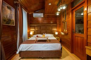 Postel nebo postele na pokoji v ubytování Wonder Wood Hotel