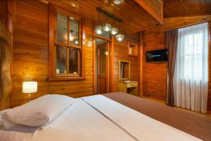 Postel nebo postele na pokoji v ubytování Wonder Wood Hotel