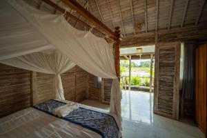 Postel nebo postele na pokoji v ubytování Kubu Sari Ubud + 37 fotografií