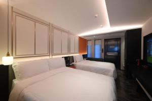 Foto dalla galleria di 和风景里四合院酒店 后海恭王府店 a Pechino