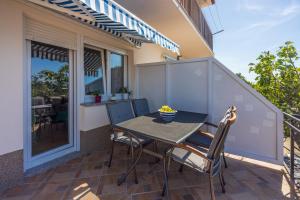 Balkón alebo terasa v ubytovaní Apartmani Azur