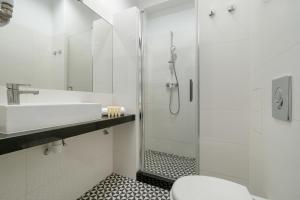 Kúpeľňa v ubytovaní Gagarina Warszawa Przytulne Studio by Noclegi Renters