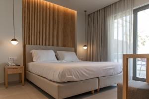 Posteľ alebo postele v izbe v ubytovaní AGRELLI Hotel & Suites