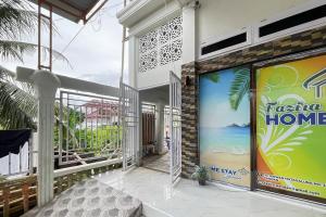 a building with a large mural of a beach at Fazira Homestay Syariah RedPartner Pandan in Halangan