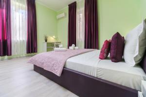 Postel nebo postele na pokoji v ubytování 1-bedroom City Center secret gem