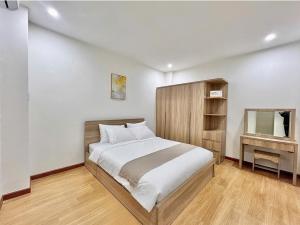 a bedroom with a large bed and a mirror at Cozy Home Airport - Self check-in 247 in Ho Chi Minh City