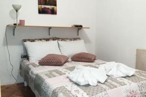 Postel nebo postele na pokoji v ubytování Alex Apartment