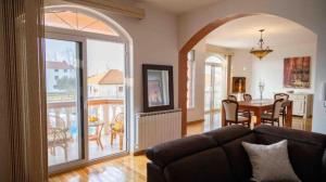 Χώρος καθιστικού στο House Isabell