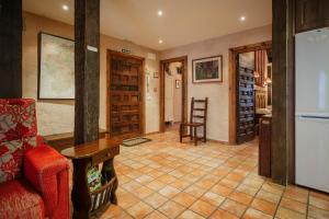 a living room with a couch and a table at El Desvan Del Brigante in Lerma