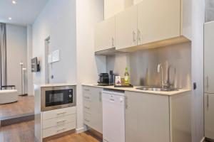 Kuchyň nebo kuchyňský kout v ubytování Uma Suites Barceloneta Beach
