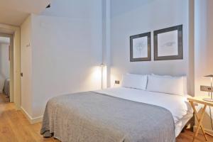 Postel nebo postele na pokoji v ubytování Uma Suites Barceloneta Beach