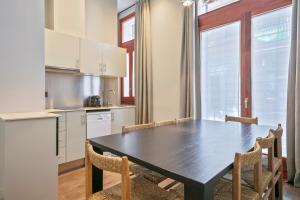 Kuchyň nebo kuchyňský kout v ubytování Uma Suites Barceloneta Beach