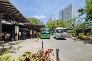 Снимка в галерията на Furnished 2-Bedroom in Avida Towers Riala, Cebu IT Park with Fast WiFi, Netflix, Pool and More в Mabolo