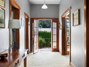 Billede fra billedgalleriet på Santos 20th century cottage i South Burnie