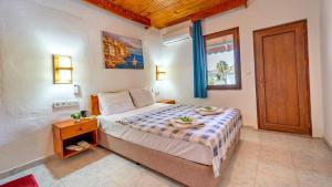 Кровать или кровати в номере St. Nicholas Pension +37 фотографий