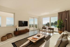 A television and/or entertainment centre at Villa Skyler