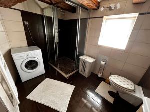 Koupelna v ubytování Am Dàntzwaj + 33 fotografií