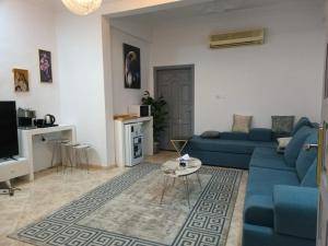 A television and/or entertainment centre at Lifespans resort منتجعات عمر Még 18 kép