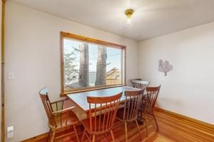 a dining room with a table and chairs and a window at Carolyn's Dream in Oceanside
