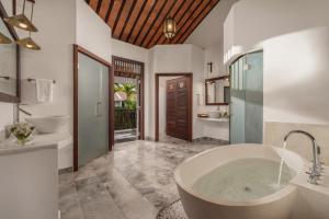 Vannituba majutusasutuses Legacy Hoi An Resort