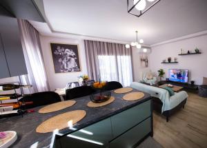 a living room with a table and a couch at Leon Apartment in Pedini