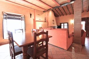 Kuchyň nebo kuchyňský kout v ubytování Casa Rio y Jara by SIERRA VIVA