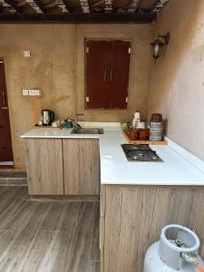 Cucina o angolo cottura di Al-Ghanima Rest House