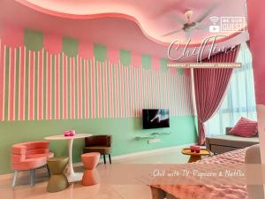 Televisyen dan/atau pusat hiburan di Paradigm Residence Above Paradigm Mall FREE 5G WiFi Netflix Pool by ChillTime Homestay