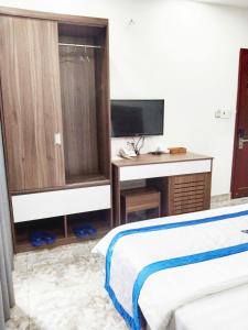 TV a/nebo společenská místnost v ubytování Hotel Trần Long