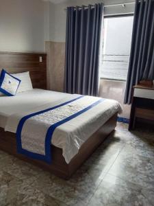 Postel nebo postele na pokoji v ubytování Hotel Trần Long