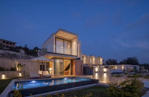 Πισίνα στο ή κοντά στο Greenvale Park Villas by Coastalbliss