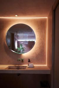 Fotografie z fotogalerie ubytování NEON ROSE Motel v destinaci Canggu