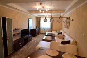 Posedenie v ubytovaní Luxusný apartmán v Hoteli Panorama s výhľadom na hory