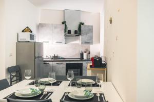 Kuchyň nebo kuchyňský kout v ubytování Gavirate Lake apartment