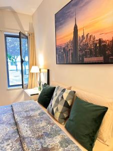 a bedroom with a bed and a large painting on the wall at Lisbon Room S Joao Talha in São João da Talha +3 photos
