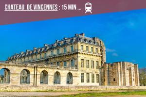 a large stone building with the words chateau de vivrevillages at Le Terracotta - T2 Design - Métro, RER & Jardin in Vincennes