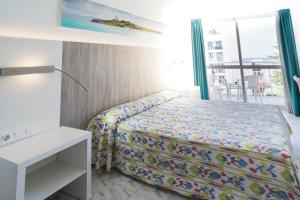 A bed or beds in a room at Hotel Amic Can Pastilla