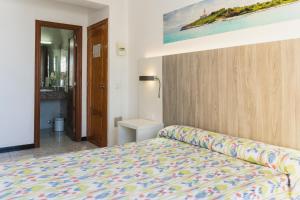 A bed or beds in a room at Hotel Amic Can Pastilla