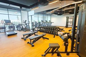 Fitness centrum a/nebo fitness zařízení v ubytování TOP Location and Work and Chill near Miracle Garden