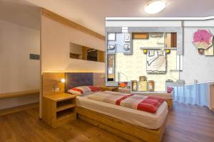 1 dormitorio con 1 cama grande y una pintura en la pared en Residence Araldina, en San Cassiano