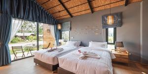 Voodi või voodid majutusasutuse The Tree Riverside Resort Kaeng Krachan toas