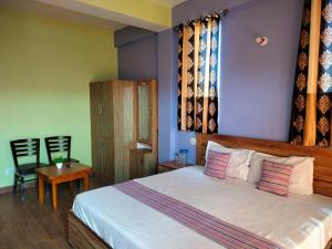 a bedroom with a large bed with purple walls at New Summer Capital in Shimla