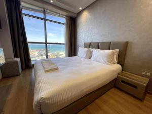 Postel nebo postele na pokoji v ubytování Seafront 2 Bedrooms flat