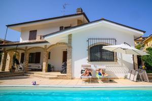 Πισίνα στο ή κοντά στο Villa Klaudja +14 φωτογραφίες