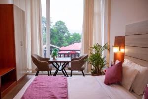 Postel nebo postele na pokoji v ubytování Hotel Sagar Residency - Best Mountain View Hotel in Palampur
