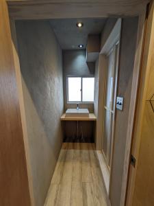 Fotografija v galeriji nastanitve 古民家ゲストハウス -Yokado Kirikushi- 穏やかな余暇を瀬戸内の島で v mestu Etajima