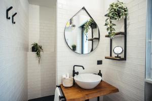 a bathroom with a sink and a mirror at The Brick 194, 7 posti letto in Udine +33 photos
