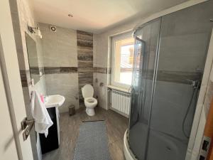 Kúpeľňa v ubytovaní Hostel & Restauracja Santorini